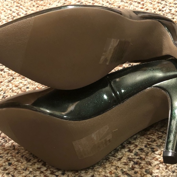 mark by Avon Womens Emerald Princess Pumps High Heel Metallic Green 7 New - Picture 5 of 9